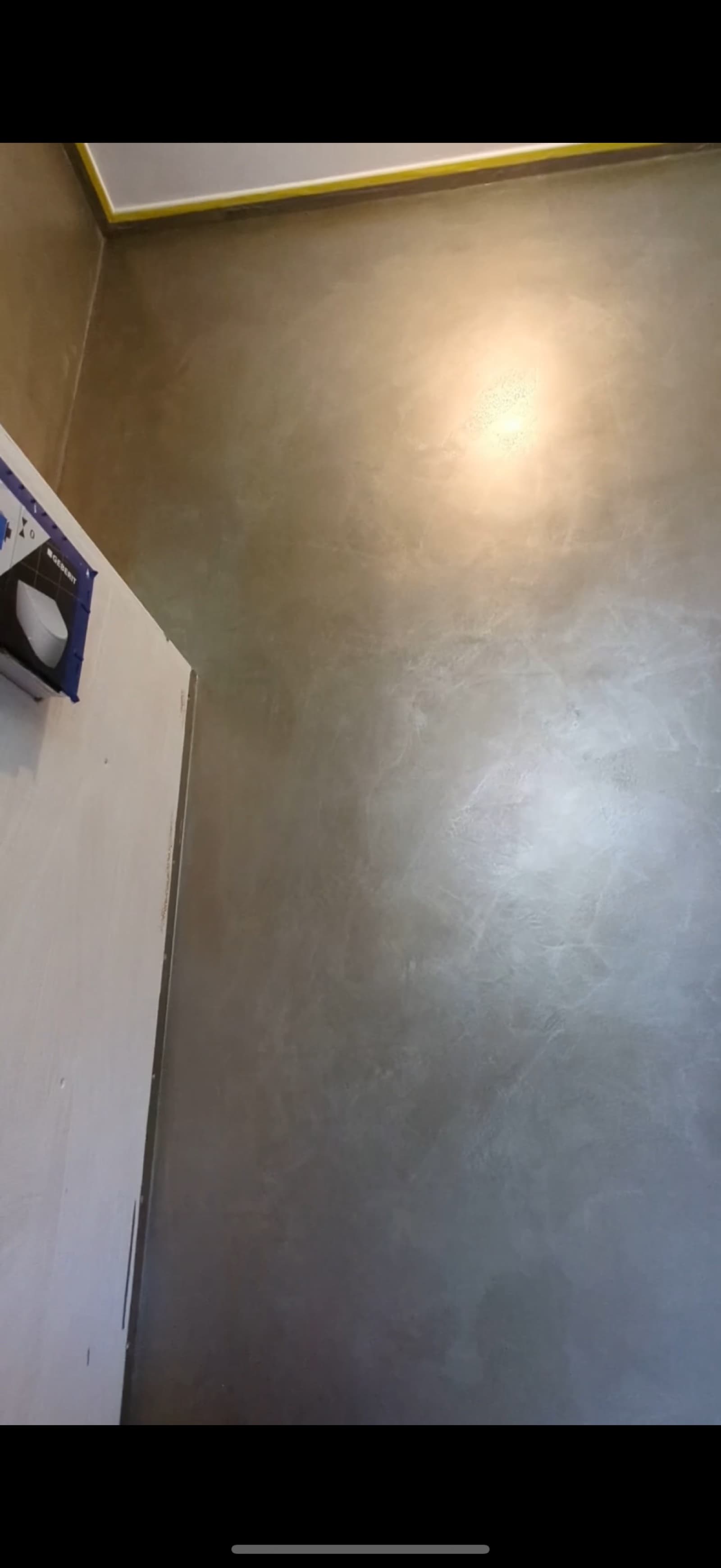 Betonlook toilet met sfeerverlichting