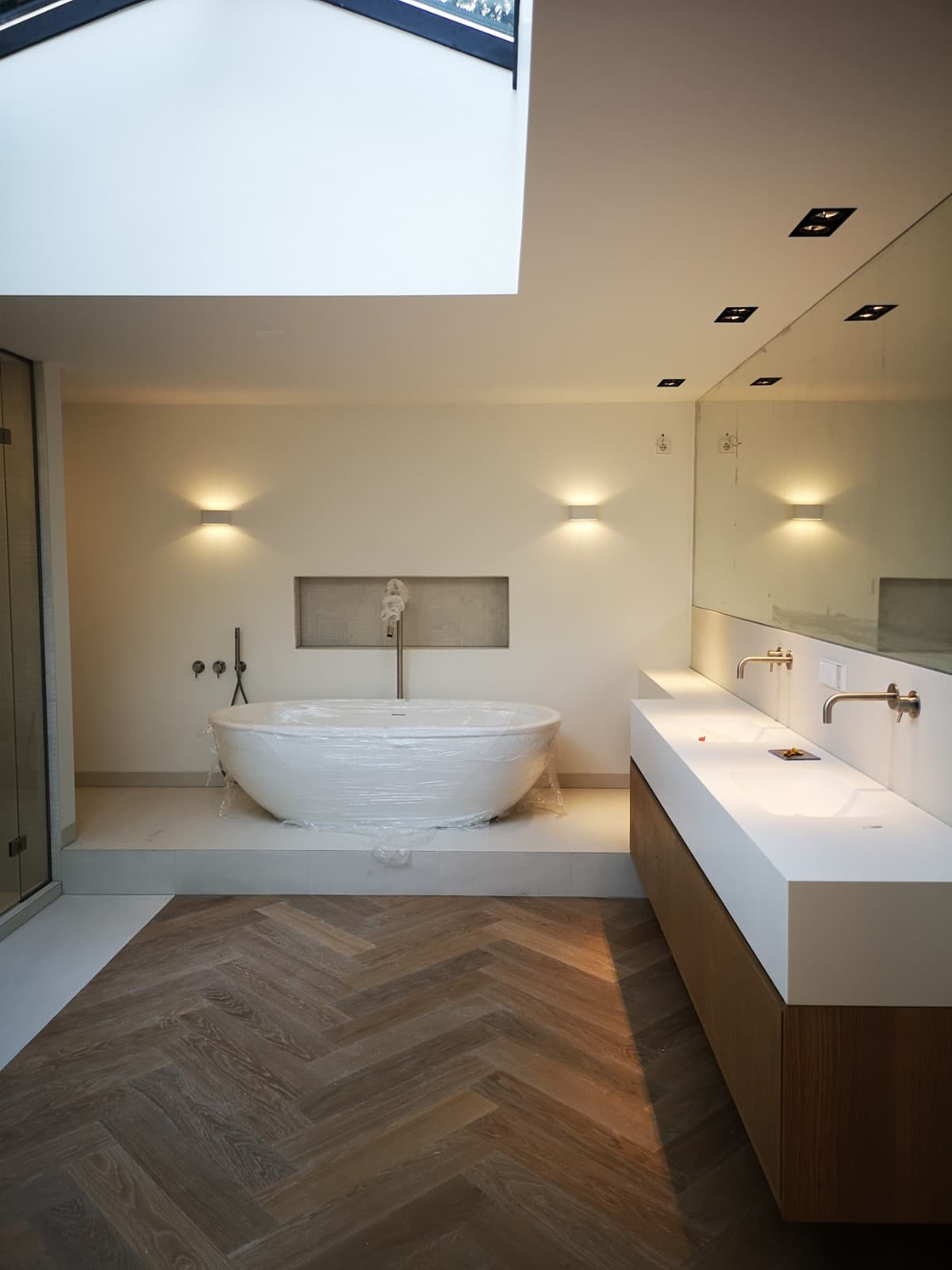 Detail dunpleister op muur