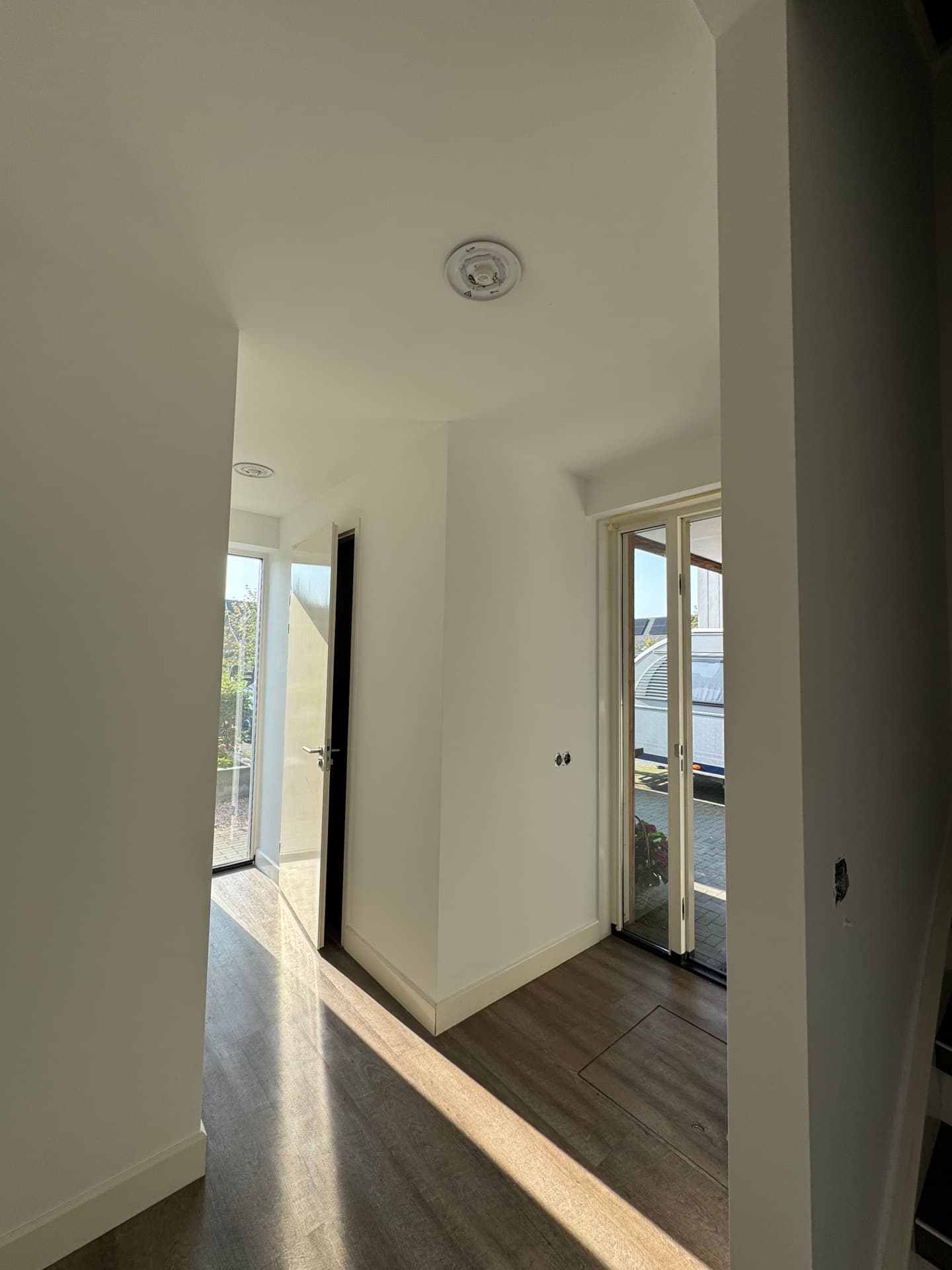 Plafond en wanden strak getrokken