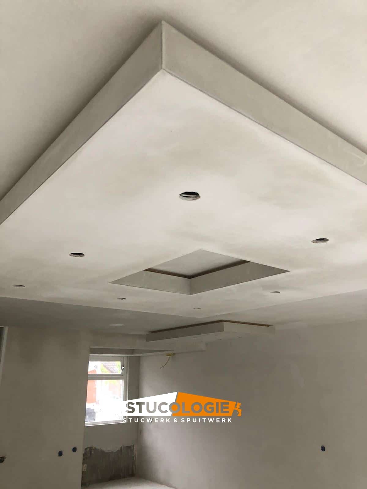 Plafond Stucen: Een Gids voor een Prachtig Afgewerkte Ruimte