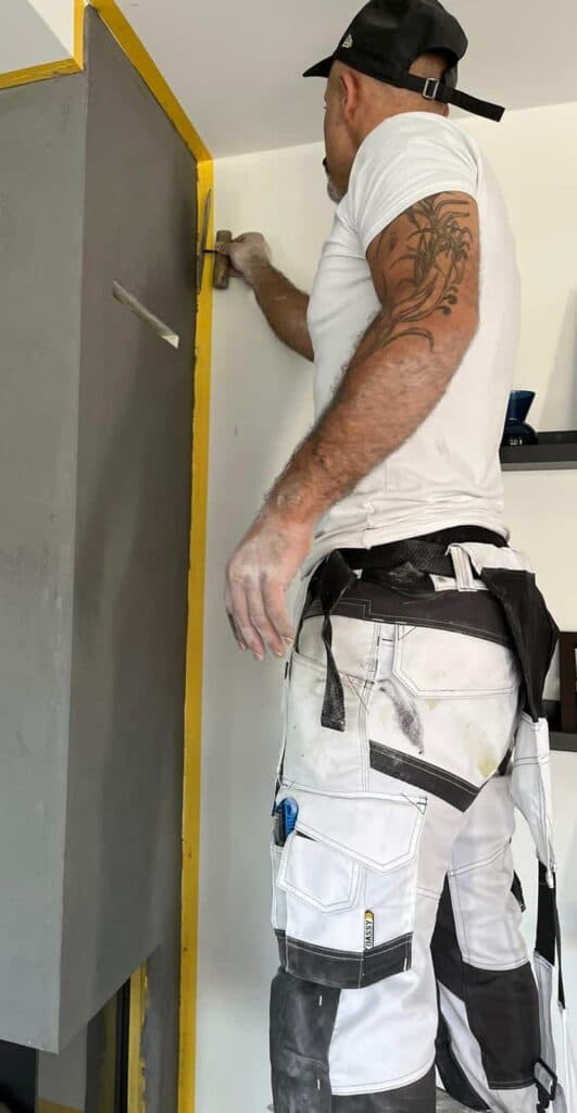 Plinten schilderen in kleur